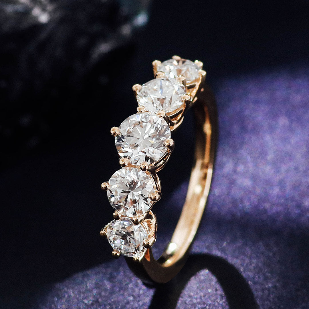 Majestic Solitaire Diamond Ring | 18K Solid Gold - Detail View 2 | Pebble and Glow D VVS1 Lab Grown Diamond