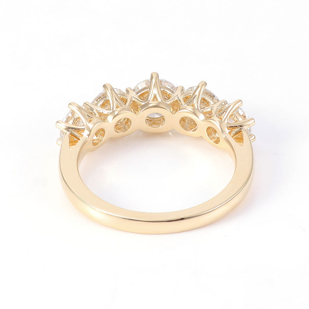 Majestic Solitaire Diamond Ring | 18K Solid Gold - Detail View 3 | Pebble and Glow D VVS1 Lab Grown Diamond