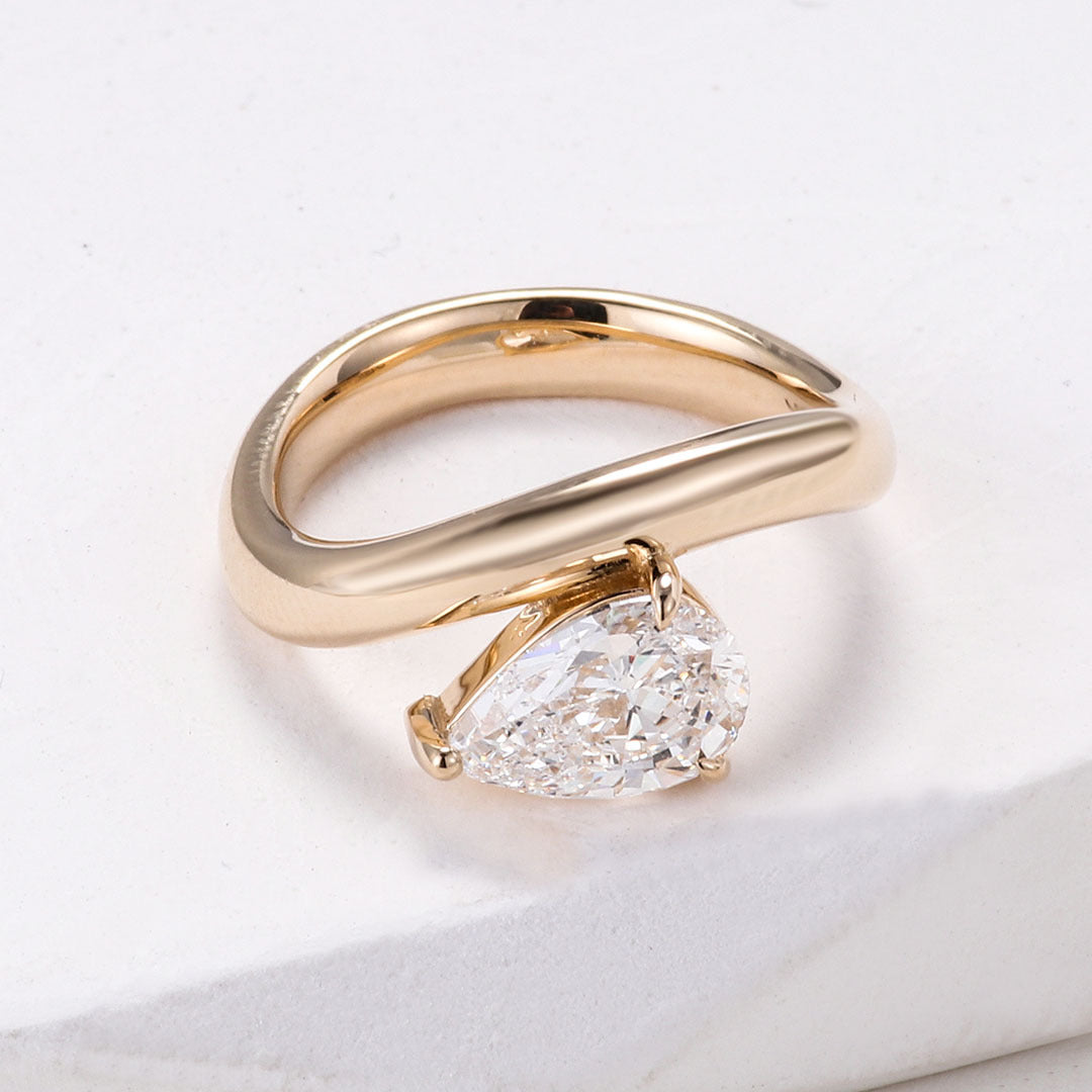 Pear-Shaped Twist Diamond Ring | 18K Solid Gold - Detail View 3 | Pebble and Glow D VVS1 Lab Grown Diamond