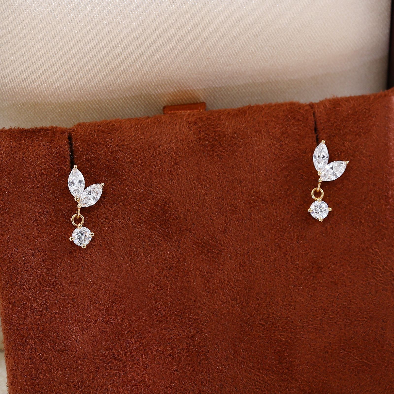 Celestial Olive Marquise Studs | 18K Solid Gold - Detail View 1 | Pebble and Glow D VVS1 Lab Grown Diamond