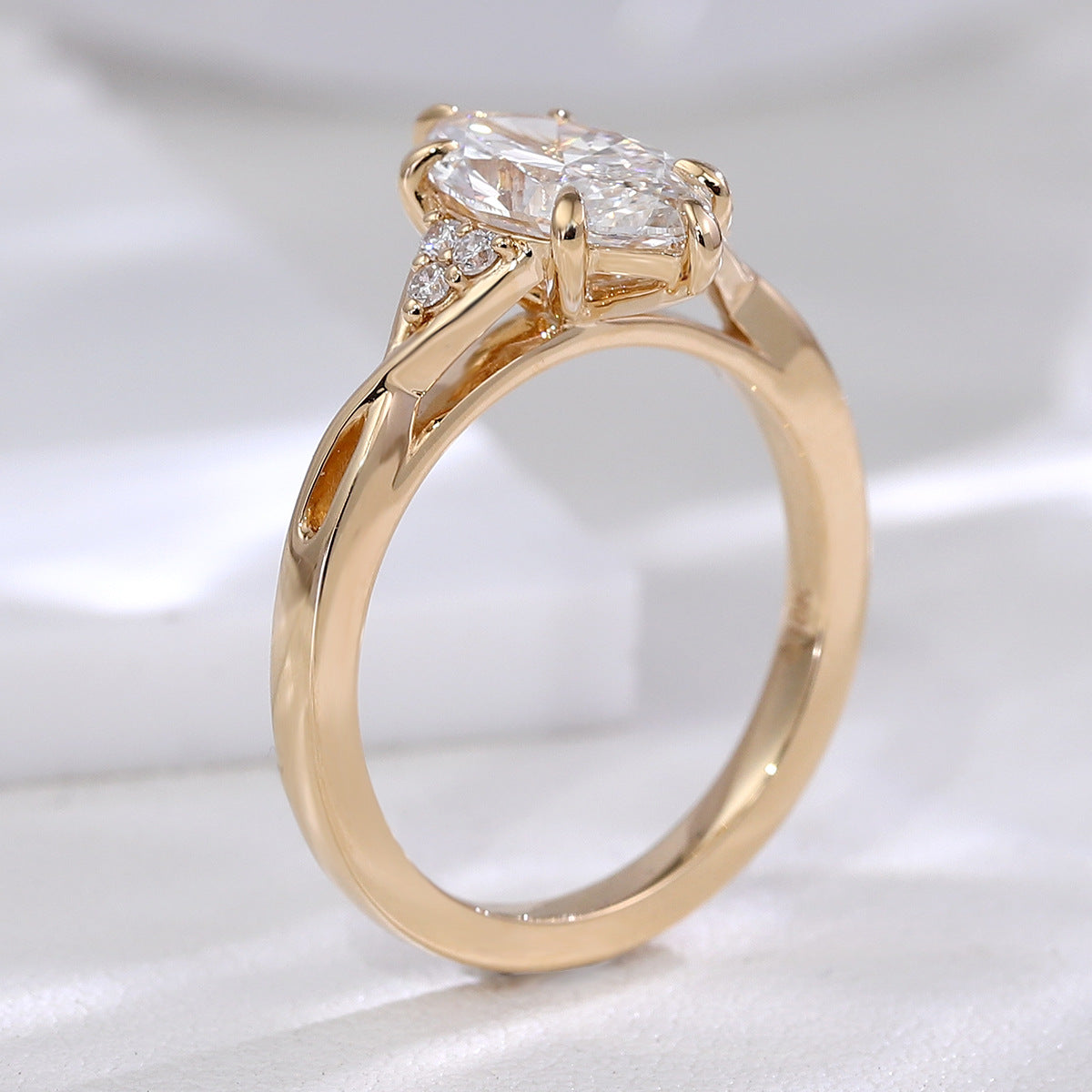 Luna Solitaire Diamond Ring | 18K Solid Gold - Detail View 1 | Pebble and Glow D VVS1 Lab Grown Diamond