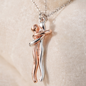 Hug Necklace 💞